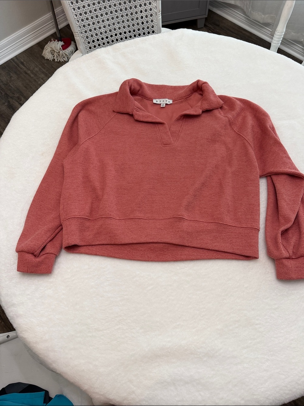 HYFVE Rose V-Neck Collared Pullover Sweater